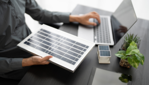 【2025年最新版】太陽光発電の設置費用と補助金を徹底解説｜相場・内訳・回収期間まで完全ガイド