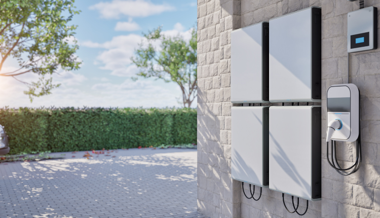 【2025年最新版】家庭用蓄電池の基礎知識から価格相場・種類比較・選び方まで完全ガイド｜停電対策・電気代節約に強い1台を選ぶイメージ