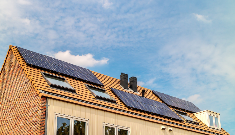 【2026年版】自家消費型太陽光発電とは？仕組みやメリット・デメリットから補助金活用まで完全ガイドイメージ