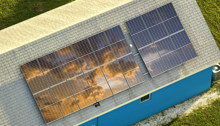 【2026年最新版】シャープの太陽光発電・蓄電池はどう？価格相場・メリット/デメリットと業者選びイメージ