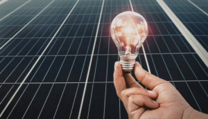 FIT価格下落でも導入すべき？2026年版・太陽光発電のメリット・デメリットと蓄電池・V2H活用ガイド