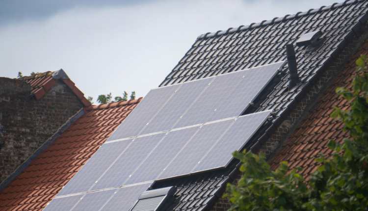 太陽光パネル義務化はいつから？対象エリア・費用・補助金まで完全ガイド【2026年版】イメージ